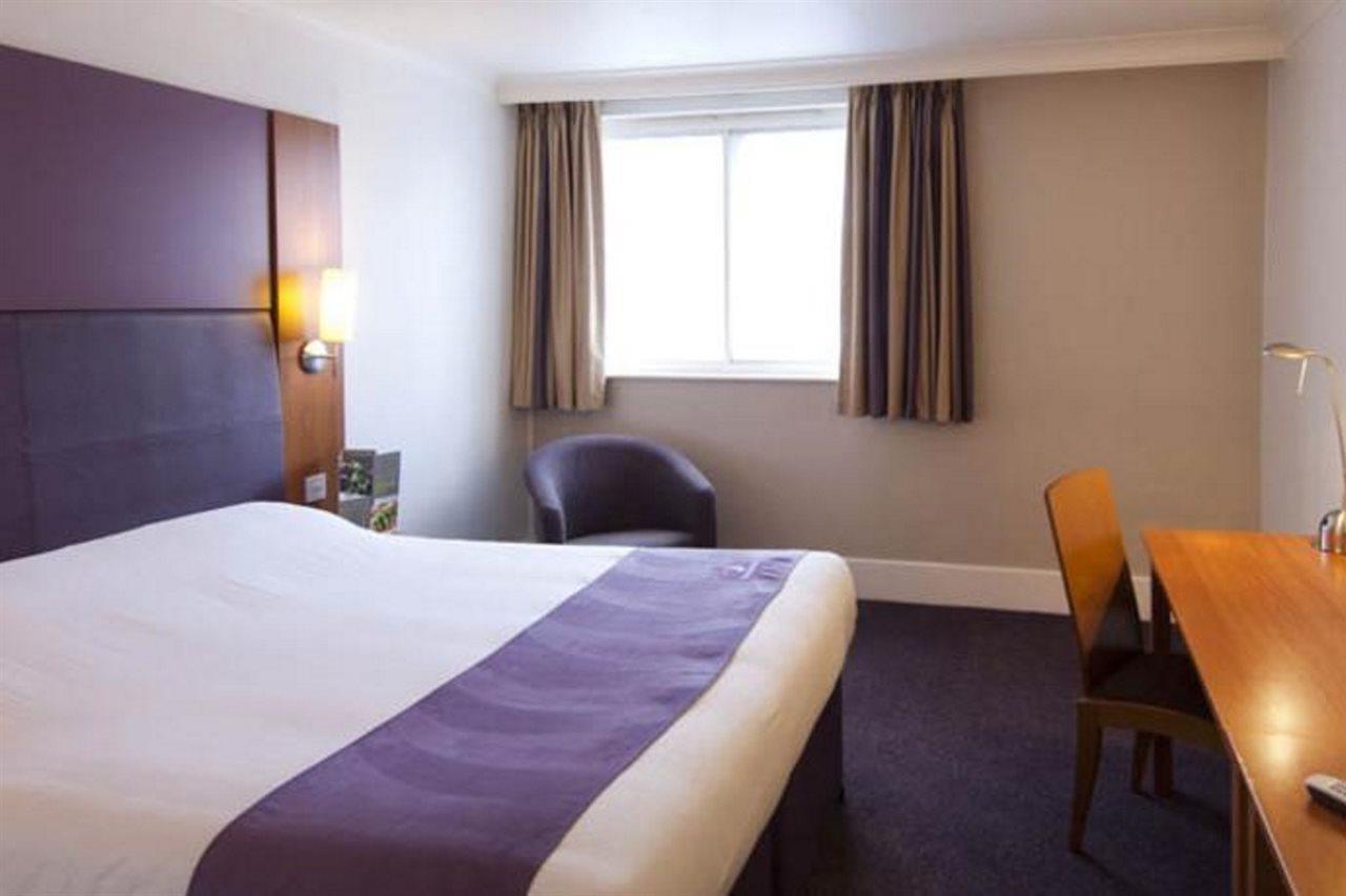 Premier Inn Sheffield Arena Exterior foto